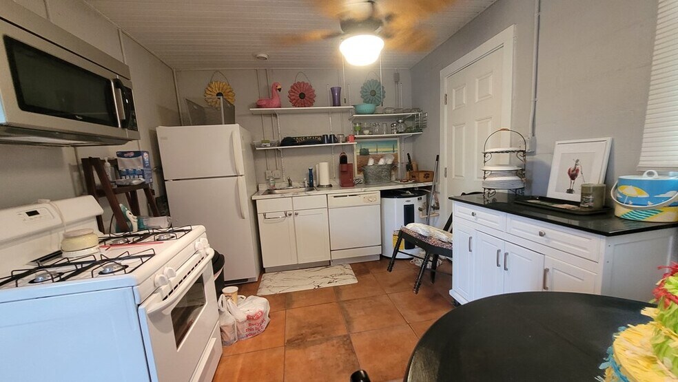 108 Hood St, Rockport, TX à vendre - Photo de l’immeuble – Image 3 sur 19