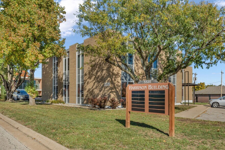 3320 Sw Harrison St, Topeka, KS à vendre - Photo de l’immeuble – Image 1 sur 38