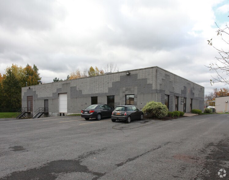 200 Gateway Park Dr, Syracuse, NY à louer - Photo de l’immeuble – Image 3 sur 32