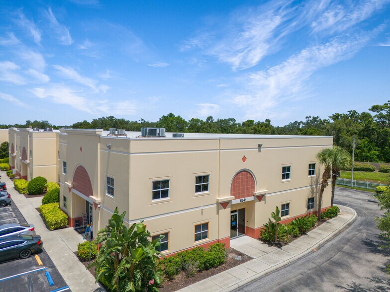 6341 Porter Rd, Sarasota, FL à vendre - Photo de l’immeuble – Image 2 sur 31