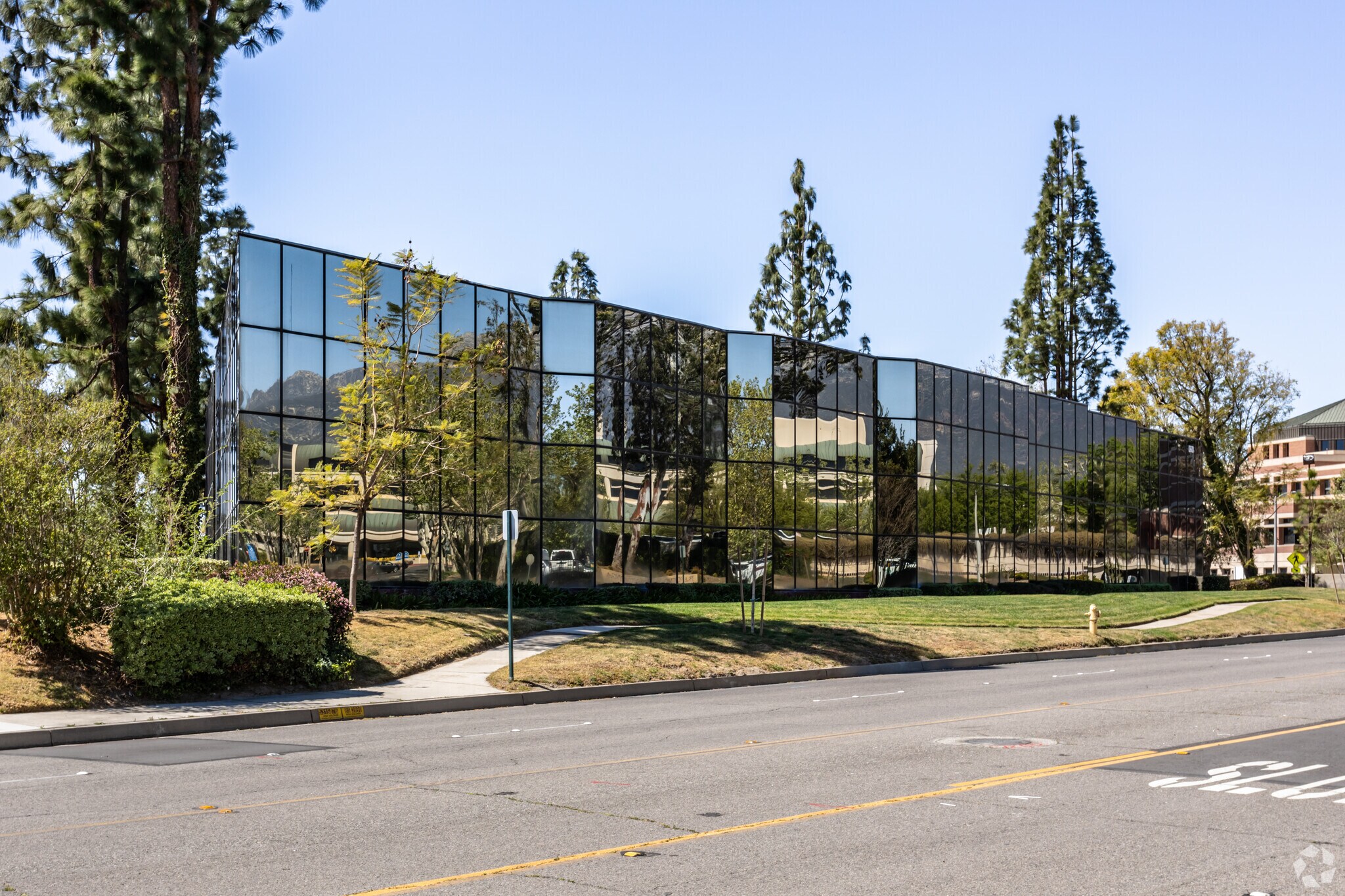 10601 Civic Center Dr, Rancho Cucamonga, CA à louer Photo de l’immeuble– Image 1 sur 23