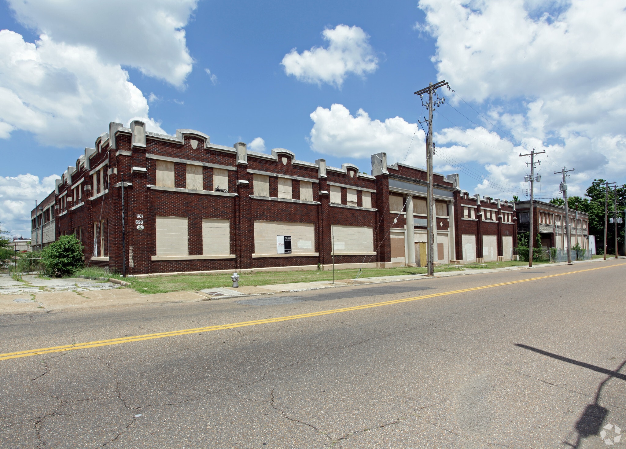 690 Linden Ave, Memphis, TN à vendre Photo principale– Image 1 sur 19