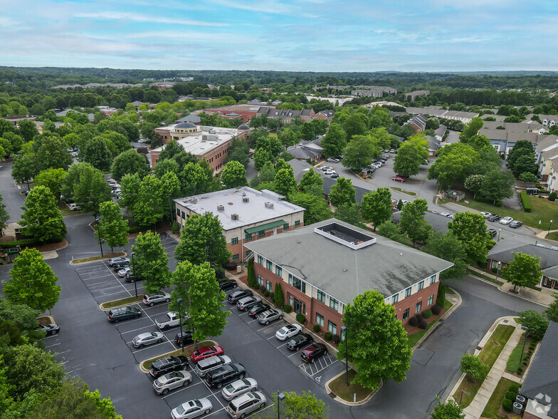10210 Hickorywood Hill Ave, Huntersville, NC à louer - Photo de l’immeuble – Image 2 sur 7