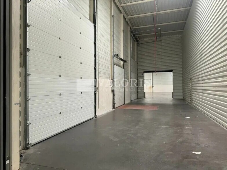 Local d’activités dans Saint-Priest à louer - Photo intérieure – Image 3 sur 7