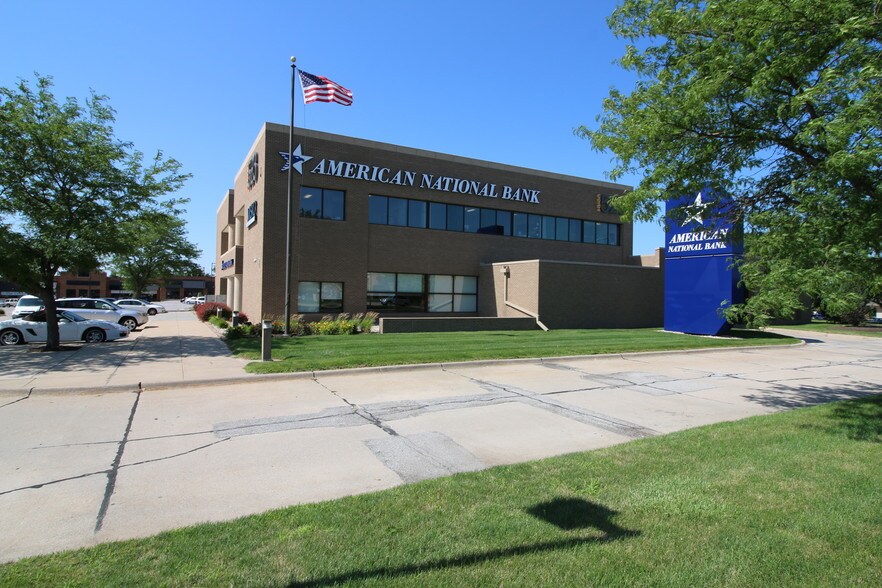 14545 W Center Rd, Omaha, NE à louer - Photo principale – Image 1 sur 2