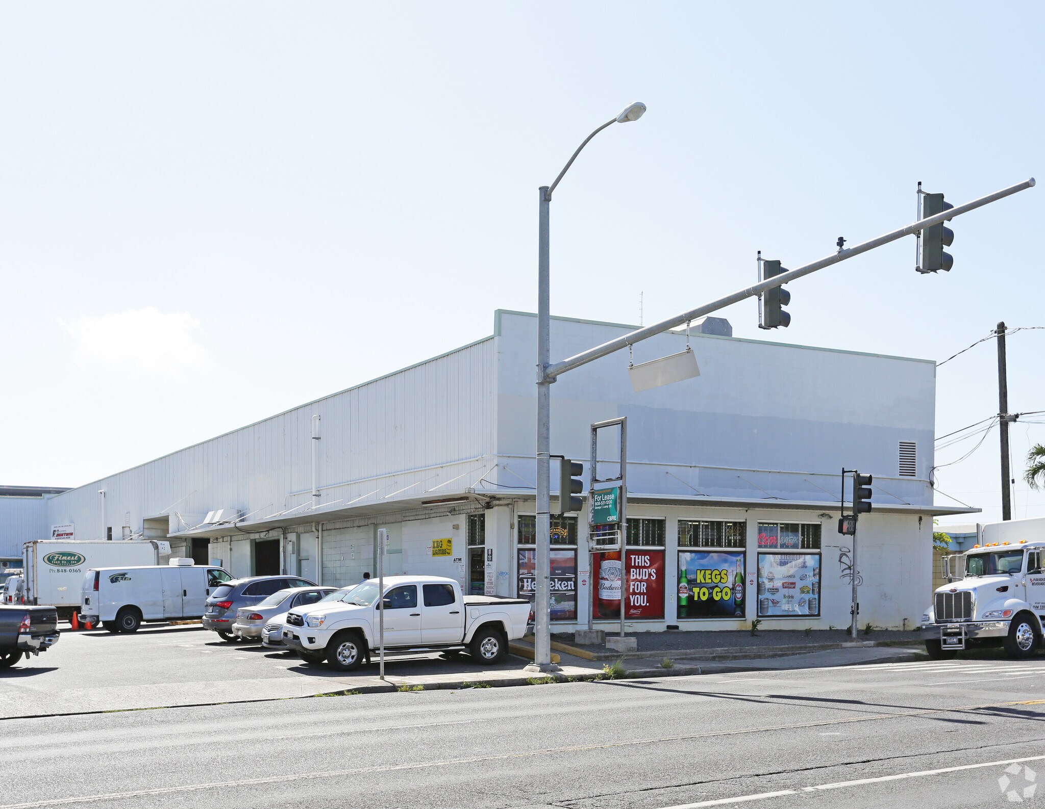 743 Waiakamilo Rd, Honolulu, HI à louer Photo principale– Image 1 sur 4