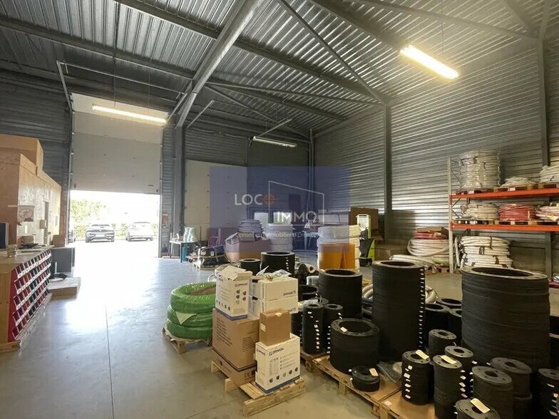 Local d’activités dans Bassens à louer - Photo de l’immeuble – Image 3 sur 10