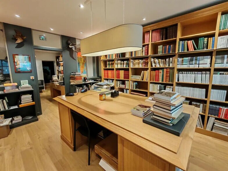 Local commercial dans Paris à louer - Photo de l’immeuble – Image 2 sur 3