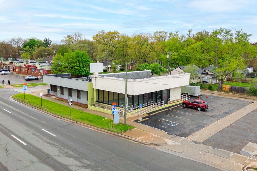 13630 W Eight Mile Rd, Oak Park, MI à vendre - Photo de l’immeuble – Image 3 sur 19