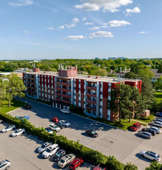 2395 Homelands Dr, Mississauga, ON à vendre - Photo de l’immeuble – Image 2 sur 5