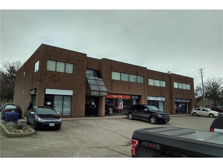 924 Oxford St E, London, ON à louer - Photo principale – Image 1 sur 2