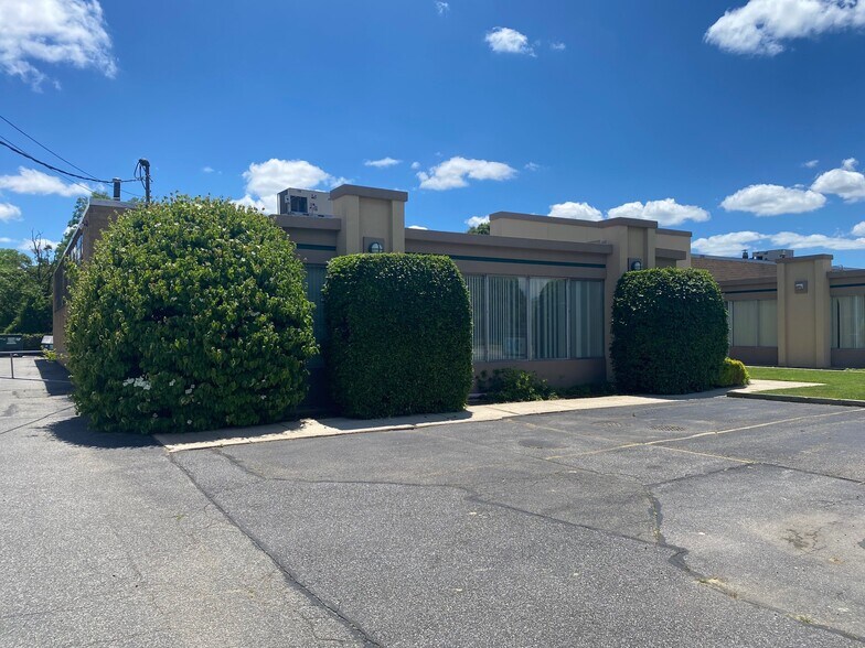 63-65 Austin Blvd, Commack, NY à louer - Photo de l’immeuble – Image 3 sur 15
