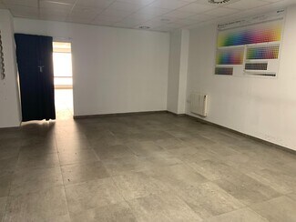 Plus de détails pour Local commercial à louer