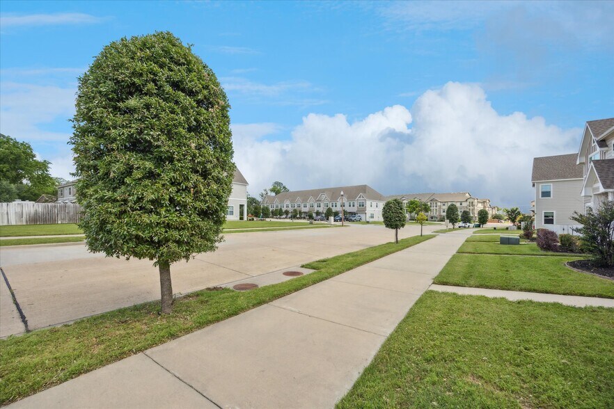 101 Springtree St, Denton, TX à vendre - Photo de l’immeuble – Image 2 sur 71