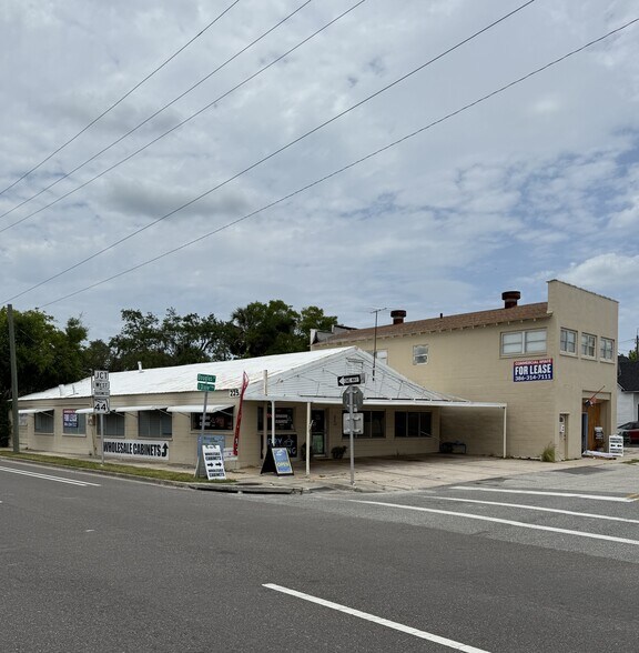 509 Douglas St, New Smyrna Beach, FL à vendre - Photo principale – Image 1 sur 2
