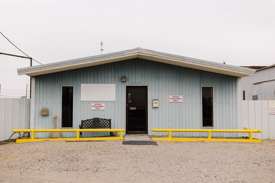 1214 Main Ave, Monahans, TX à vendre - Photo principale – Image 1 sur 36