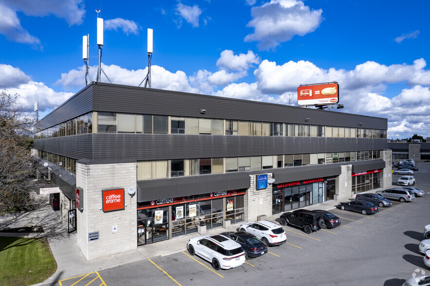 3701-3731 Chesswood Dr, Toronto, ON à louer - Photo principale – Image 1 sur 6
