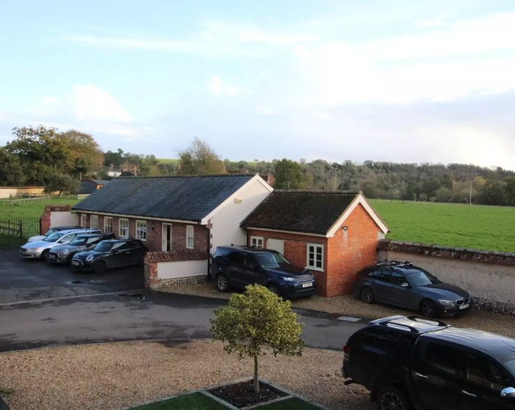 Renshaw Barns portefeuille de 2 biens à vendre sur LoopNet.fr - Photo principale – Image 2 sur 2