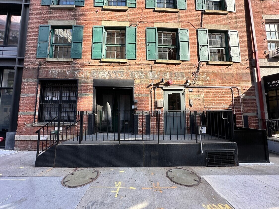 265 Water St, New York, NY à louer Photo de l’immeuble– Image 1 sur 8