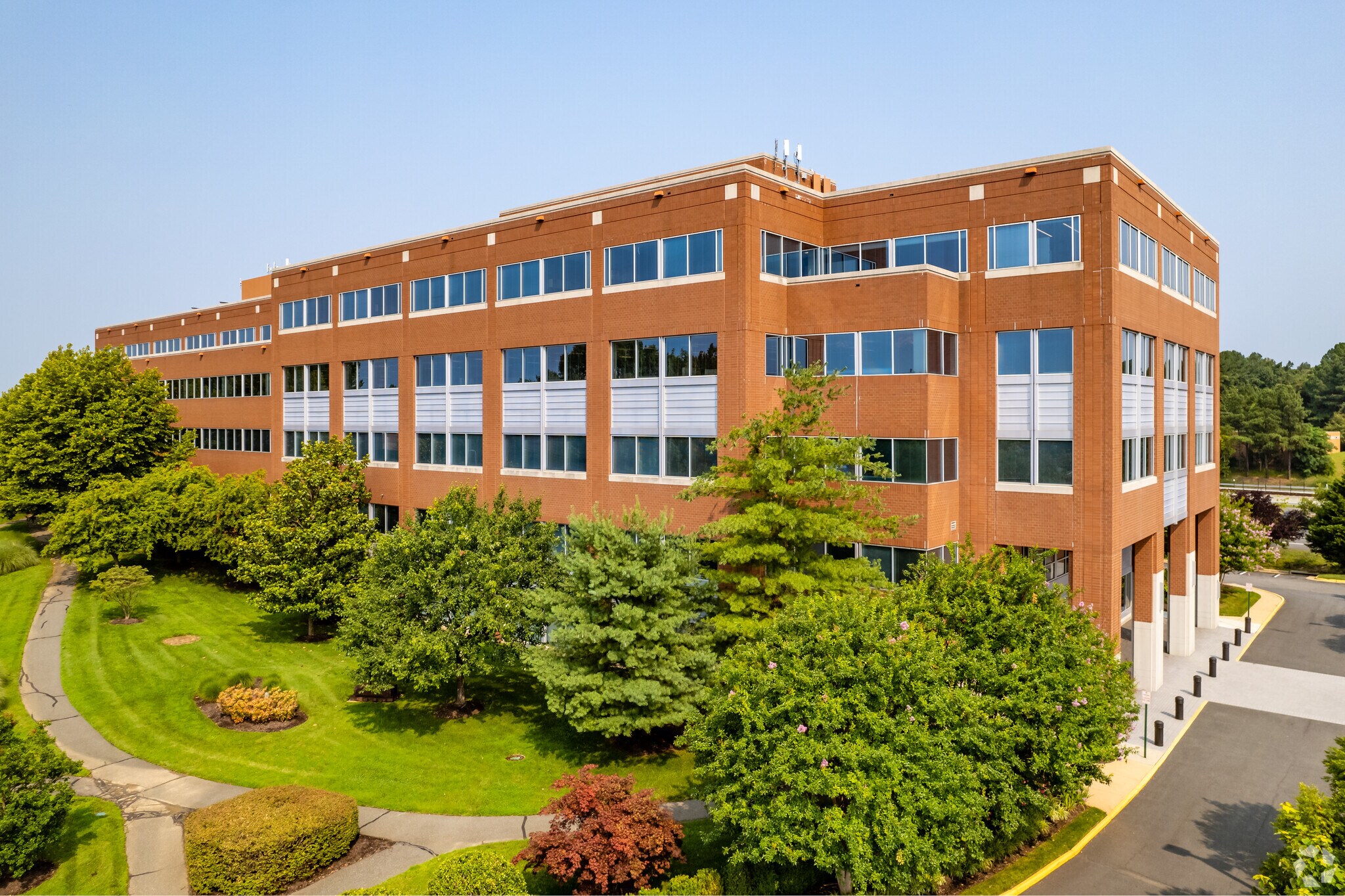 10780-10790 Parkridge Blvd, Reston, VA à louer Photo de l’immeuble– Image 1 sur 6