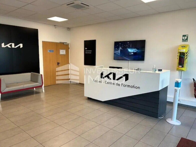 Local d’activités dans Nanterre à louer - Photo de l’immeuble – Image 2 sur 17