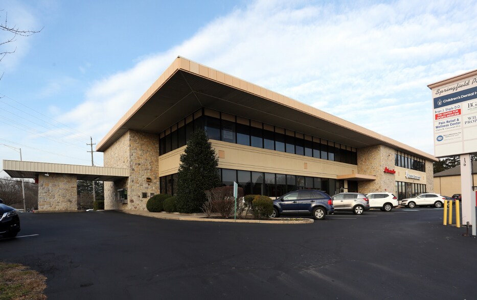905 W Sproul Rd, Springfield, PA à louer - Photo de l’immeuble – Image 1 sur 6