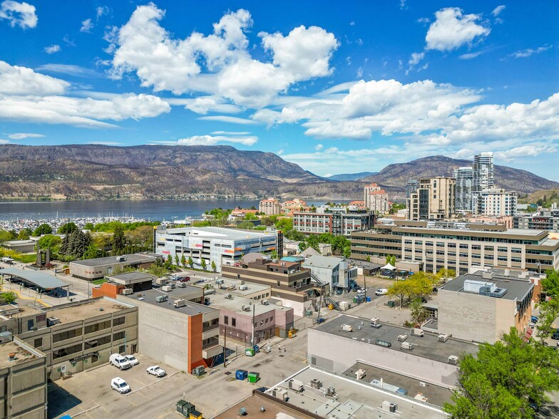 1470-1476 St. Paul St, Kelowna, BC à vendre - Aérien – Image 3 sur 16