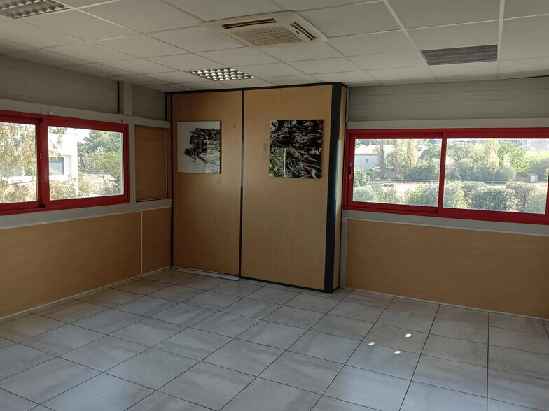 Bureau dans La Seyne-sur-Mer à louer - Photo de l’immeuble – Image 3 sur 7