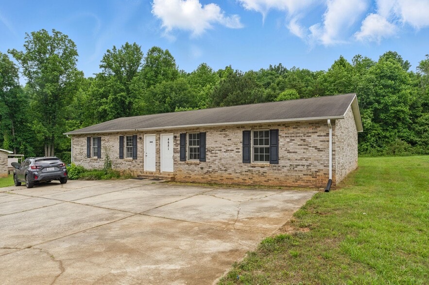 4681-4709 Grassy Creek Rd portefeuille de 3 biens à vendre sur LoopNet.fr - Photo de l’immeuble – Image 2 sur 27