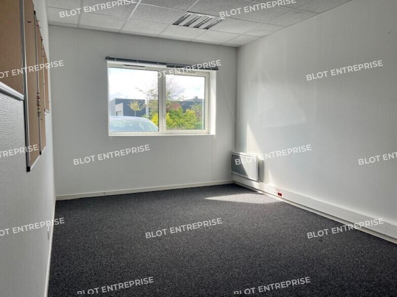 Bureau dans Trégueux à louer - Photo de l’immeuble – Image 3 sur 4