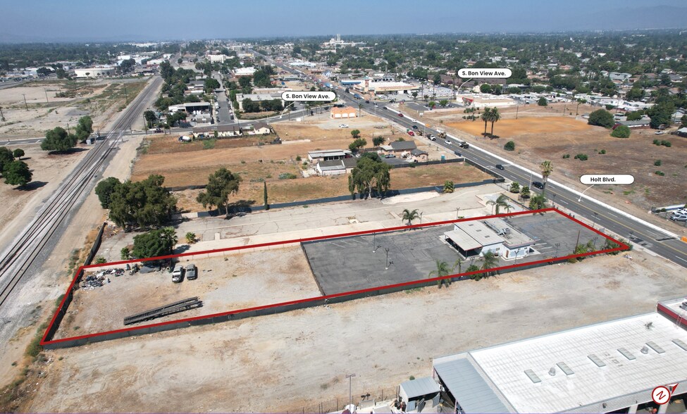 958 E Holt Blvd, Ontario, CA à louer - Photo de l’immeuble – Image 3 sur 4