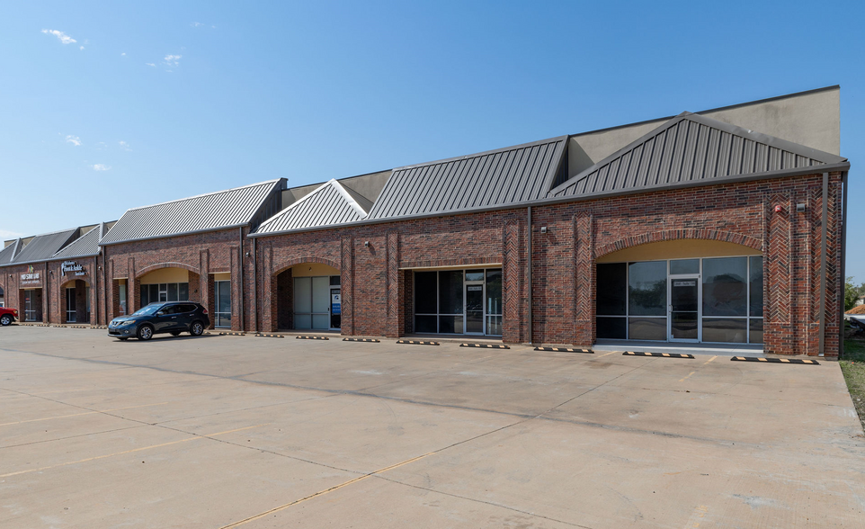5460 Main St, Del City, OK à louer - Photo de l’immeuble – Image 2 sur 22