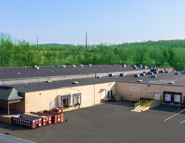 906-912 Springdale Dr, Exton, PA à louer - Photo de l’immeuble – Image 2 sur 9