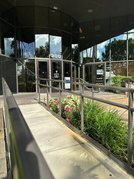 300 S Pine Island Rd, Plantation, FL à louer - Photo de l’immeuble – Image 3 sur 9