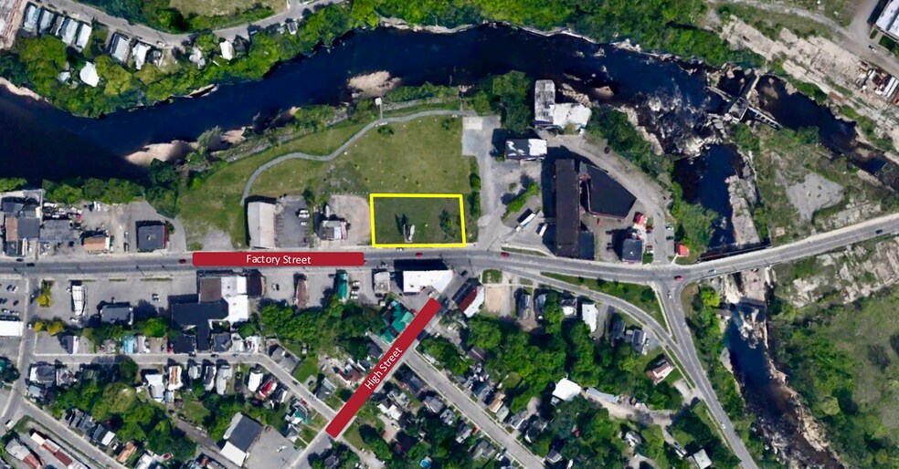 559 Factory St, Watertown, NY à vendre - Photo de l’immeuble – Image 1 sur 1