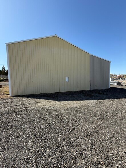8710 11th St, Terrebonne, OR à louer - Photo de l’immeuble – Image 2 sur 10