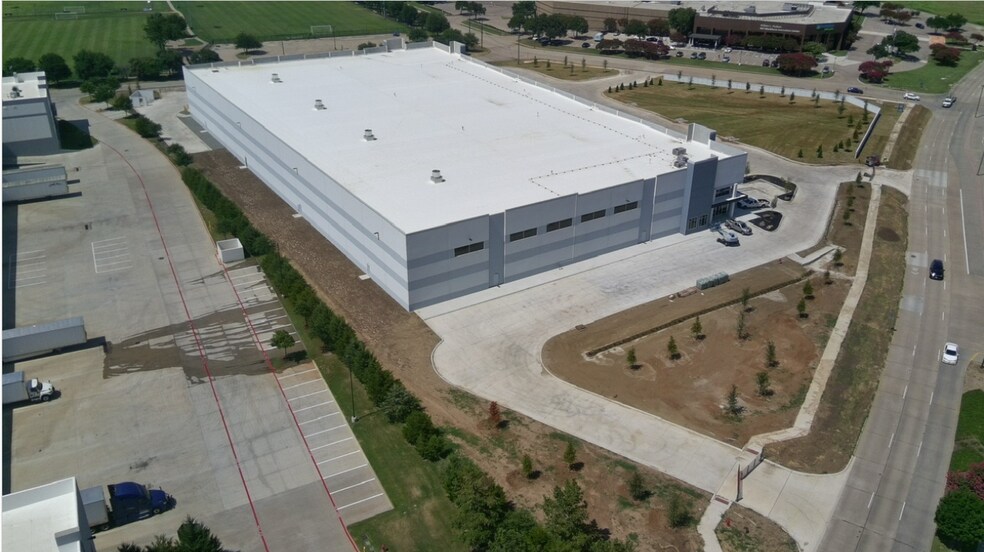 1751 Valley View Ln, Farmers Branch, TX à louer - Photo de l’immeuble – Image 3 sur 12