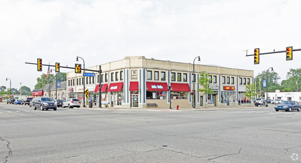 11-25 W 14 Mile Rd, Clawson, MI à louer - Photo de l’immeuble – Image 1 sur 3
