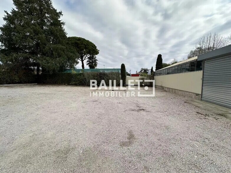 215 Chemin De La Romaine, Antibes à louer - Photo de l’immeuble – Image 1 sur 4