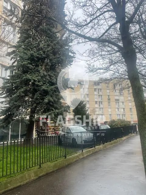 Plus de détails pour Local commercial à louer