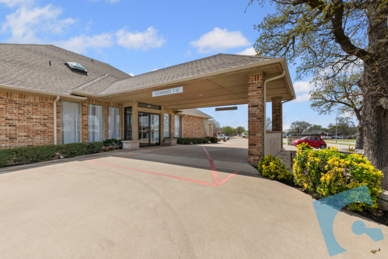 501 W Harwood Rd, Hurst, TX à louer - Photo de l’immeuble – Image 2 sur 25