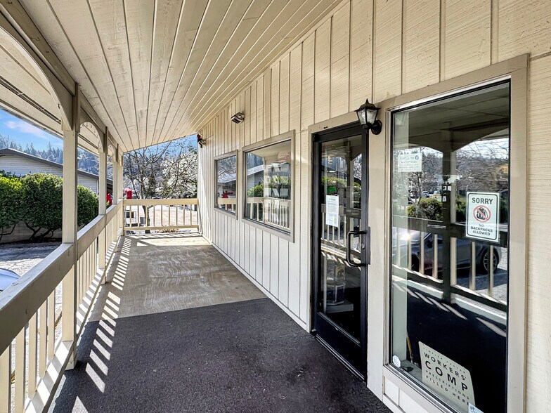 640 E Main St, Grass Valley, CA à vendre - Photo de l’immeuble – Image 3 sur 24