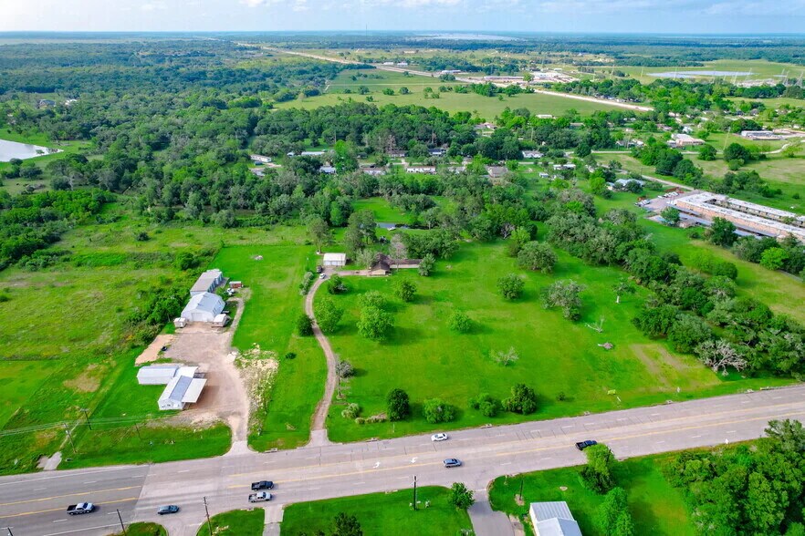 34823 FM 1301 Rd, West Columbia, TX à louer - Photo de l’immeuble – Image 1 sur 5