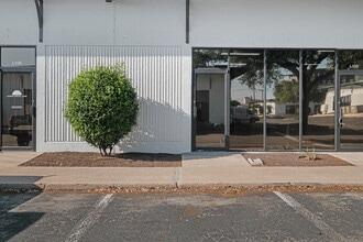 5555 N Lamar Blvd, Austin, TX à louer Photo intérieure– Image 2 sur 18