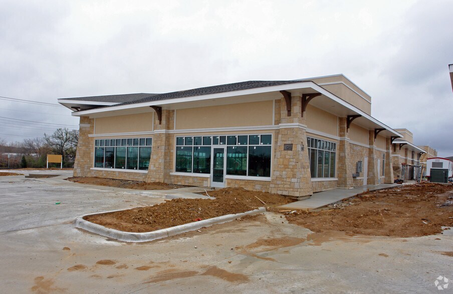 8861 Davis Blvd, Keller, TX à louer - Photo de l’immeuble – Image 2 sur 7