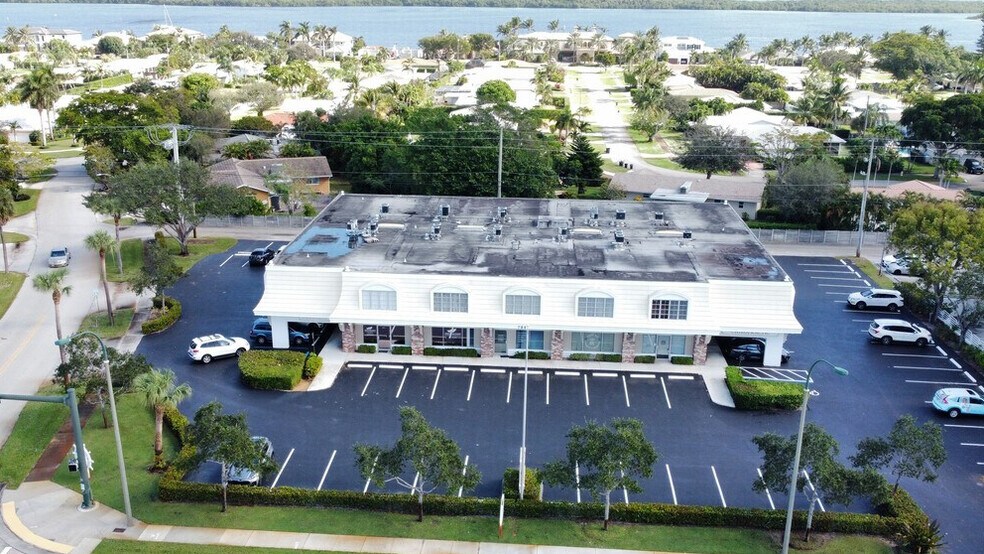 784 US Highway 1, North Palm Beach, FL à louer - Photo de l’immeuble – Image 2 sur 17