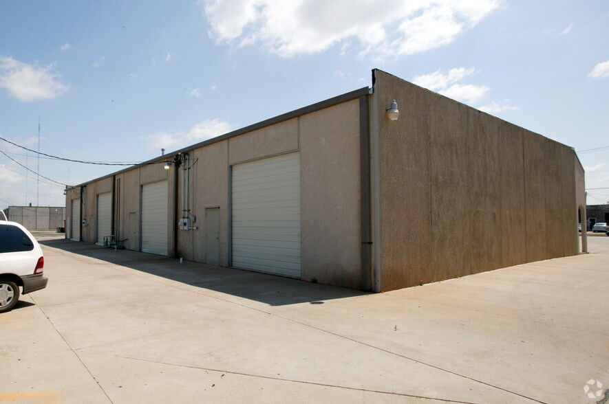 241 W Wilshire Blvd, Oklahoma City, OK à louer - Photo de l’immeuble – Image 3 sur 5