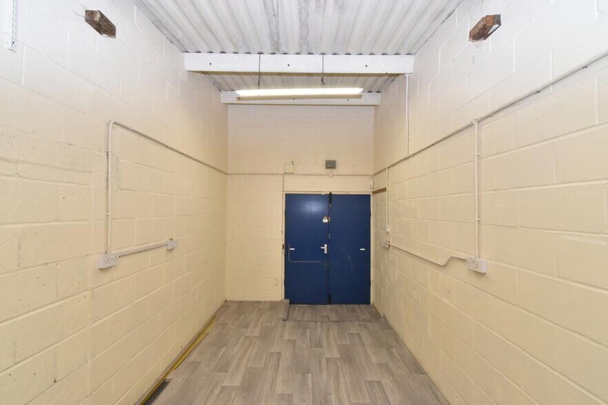 18-24 Stanley Ave, Wembley à louer - Photo de l’immeuble – Image 3 sur 8