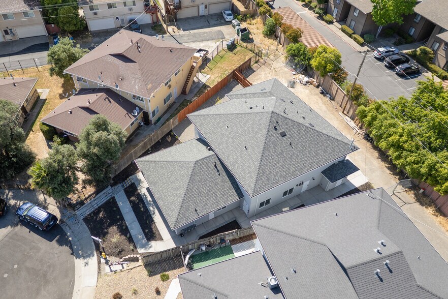2409 Cava Ct, Sacramento, CA à vendre - Photo de l’immeuble – Image 3 sur 51