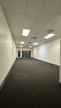 5911 NW 173rd Dr, Hialeah, FL à louer Photo intérieure– Image 2 sur 6